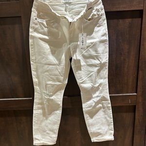 NWT - Judy Blue White Distressed Boyfriend Jeans Size 9/29